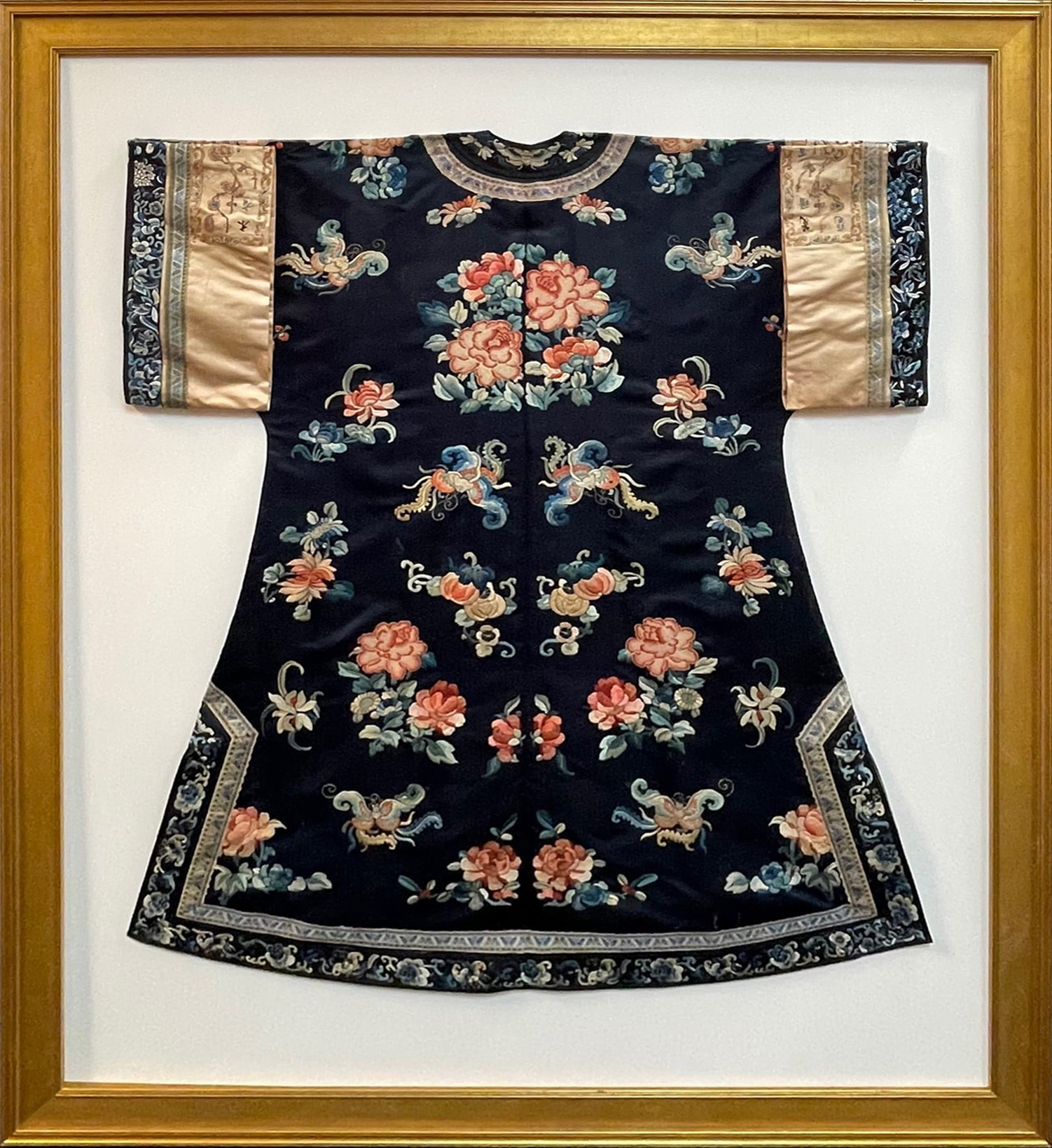 Framed article of clothing with floral pattern